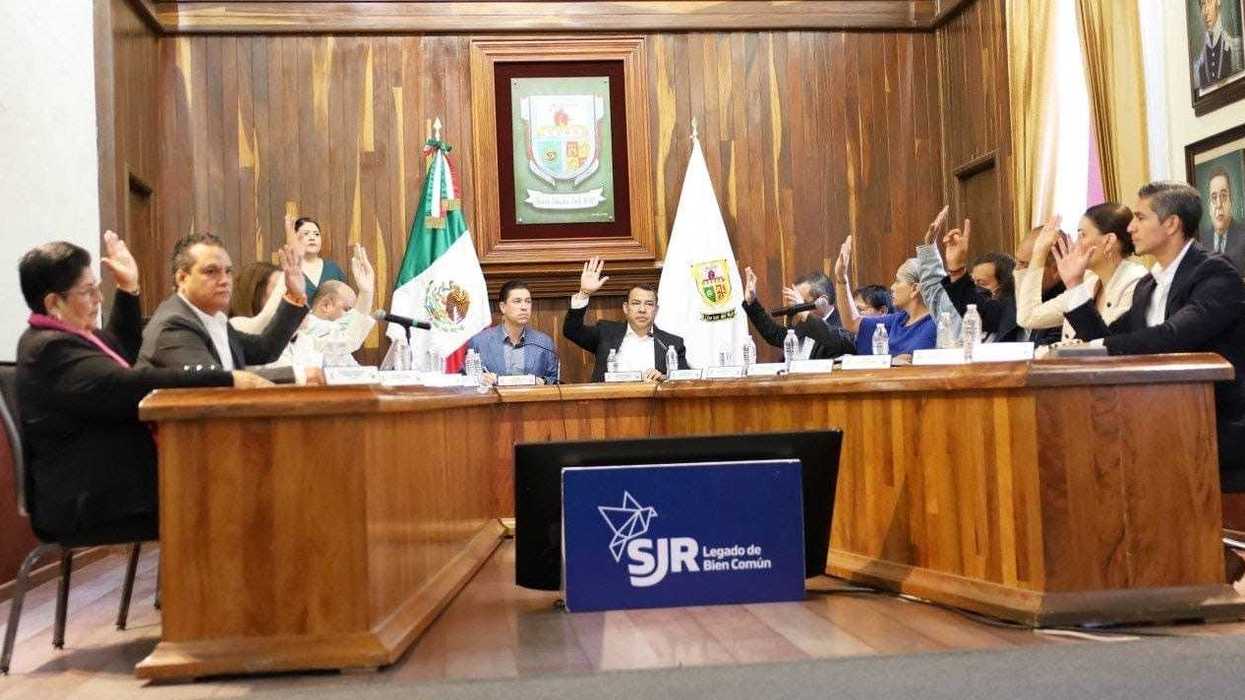 Síndicos y regidores del Ayuntamiento de San Juan del Río votan en sesión ordinaria de Cabildo la aprobación del programa FAISMUN segunda parte 2026