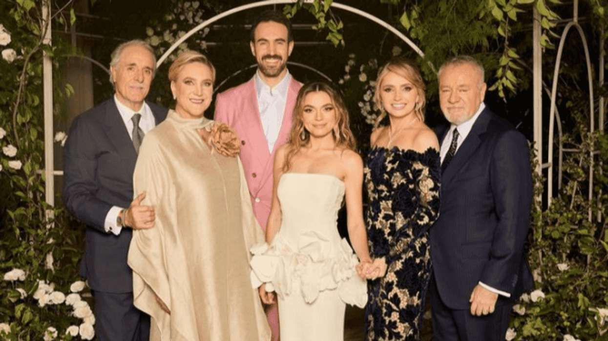 Sofía Castro y Pablo Bernot celebraron su boda por el civil. AGENCIA MÉXICO.