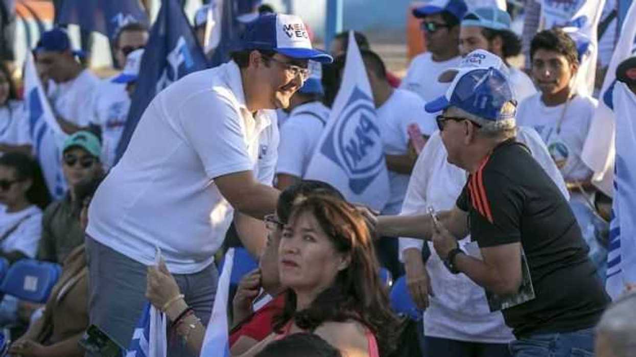 sostiene-dialogo-memo-vega-con-habitantes-en-colonia-las-haciendas-2