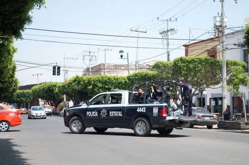 sspm y poes detienen a una veintena de personas en san juan del rio