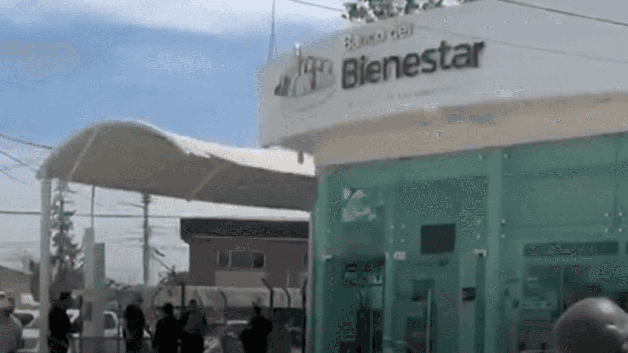 Sucursal del Banco del Bienestar en Delicias, Chihuahua, donde un hombre disparó contra la ventanilla blindada