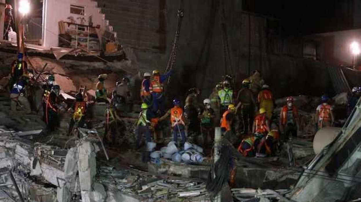 suman-324-personas-fallecidas-en-pais-sismo