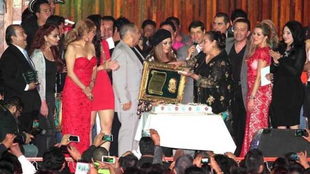 Sylvia Pasquel recibió el premio "Califa de Oro". FOTO/AGENCIA MEXICO