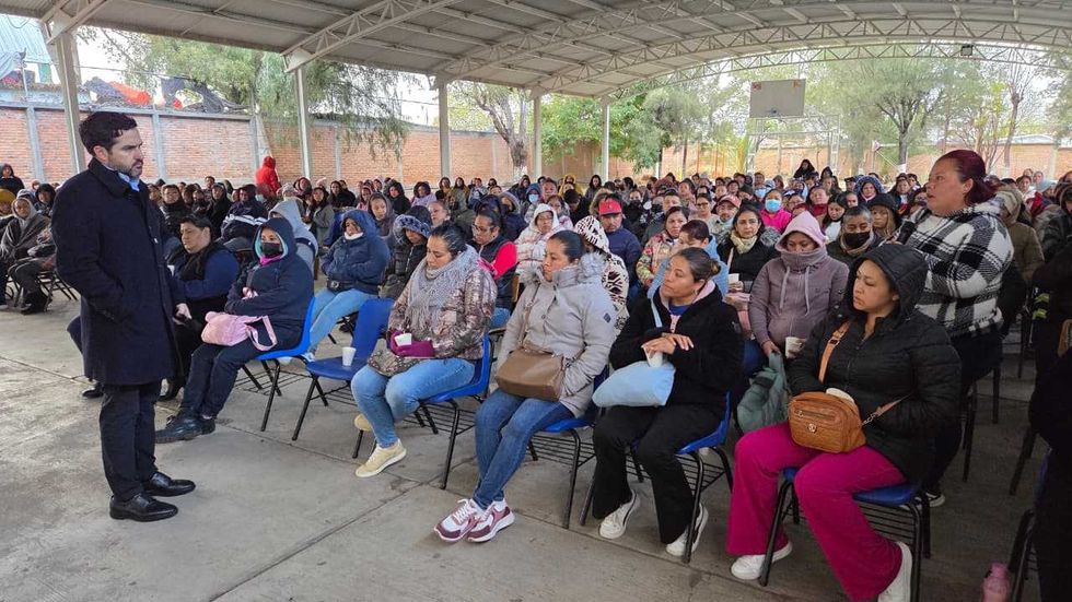 Taller sobre Ley Kuri y protecci\u00f3n de menores en redes sociales en escuela primaria de San Juan del R\u00edo
