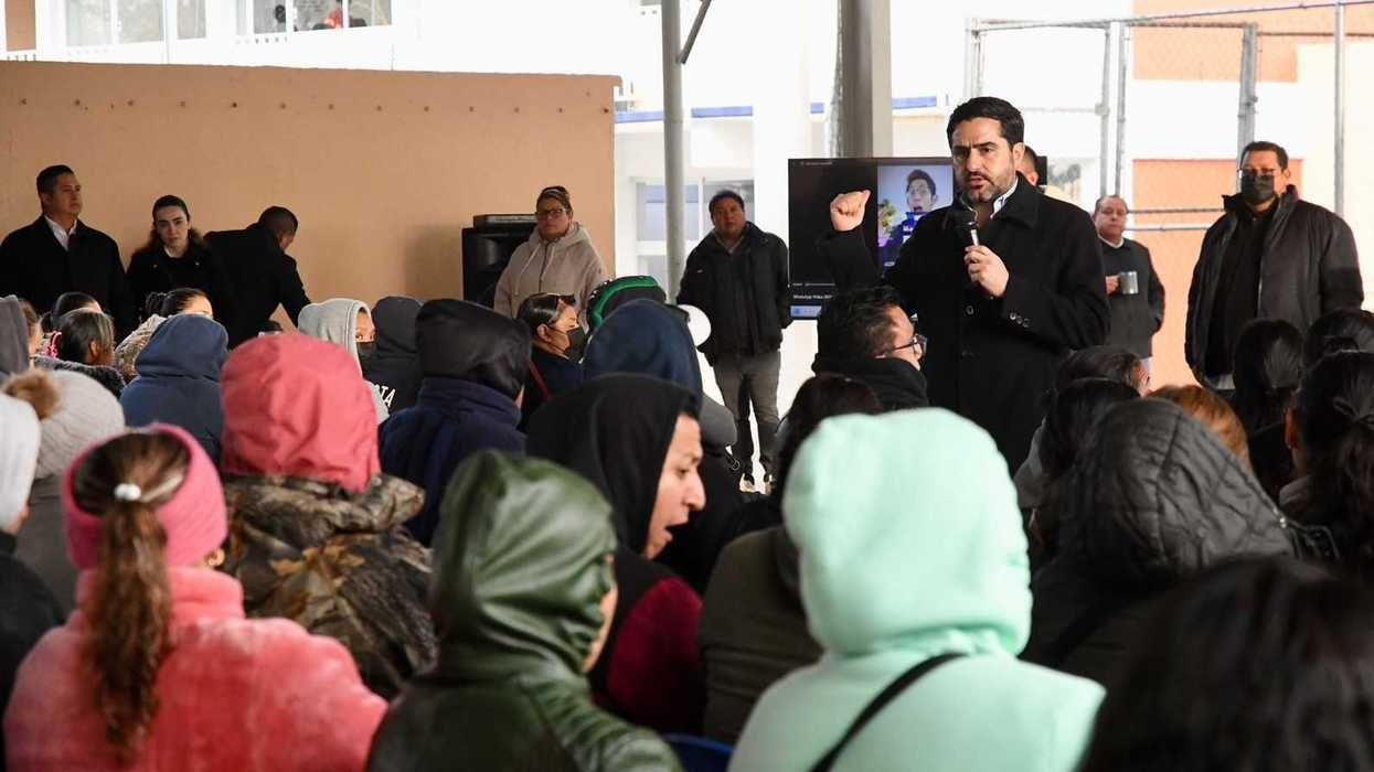 Taller sobre Ley Kuri y protección de menores en redes sociales en escuela primaria de San Juan del Río