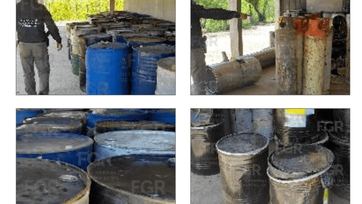Tambos con sustancias químicas aseguradas por la FGR en un inmueble de Tamazula, Durango