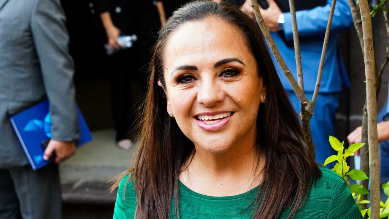 Tania Ruiz Castro, aspirante a la candidatura del PAN en San Juan del Río, sonriendo frente a la cámara