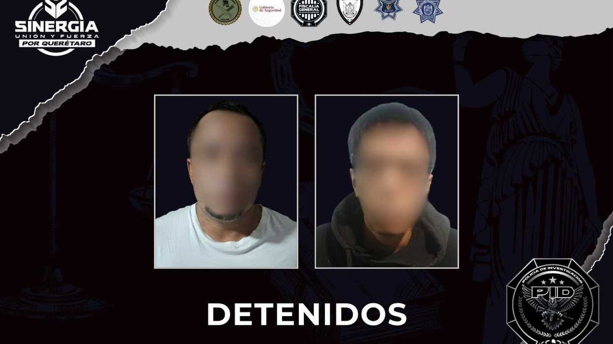 Tarjeta oficial de la estrategia Sinergia por Querétaro que identifica como detenidos a dos hombres con el rostro difuminado por la propia fuente.