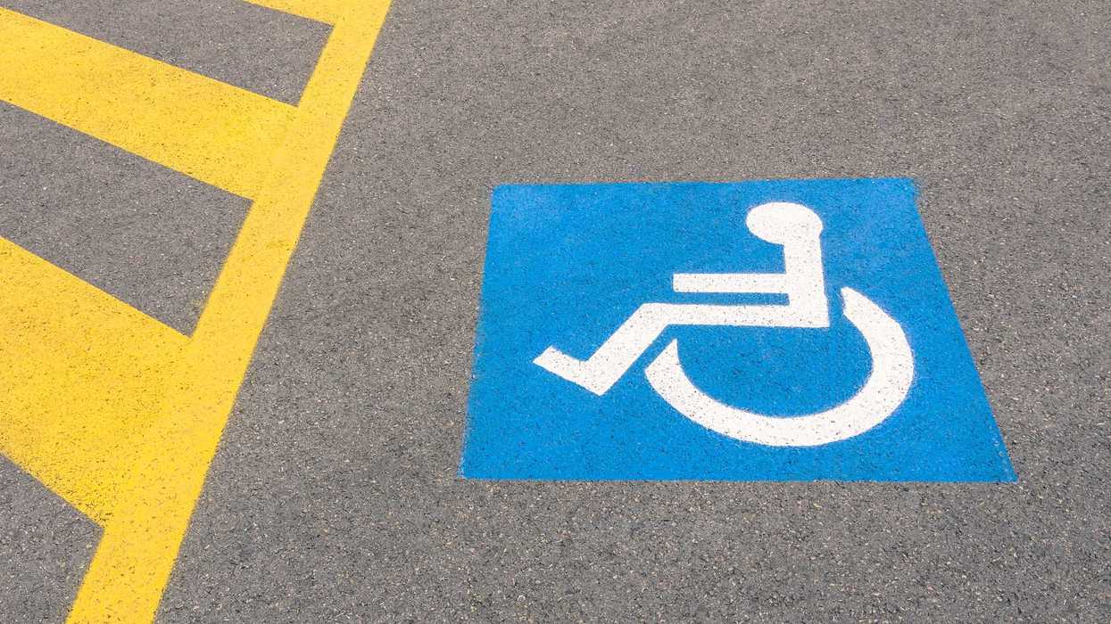 Tarjetón de estacionamiento para personas con discapacidad del municipio de Querétaro, válido en los 18 municipios del estado
