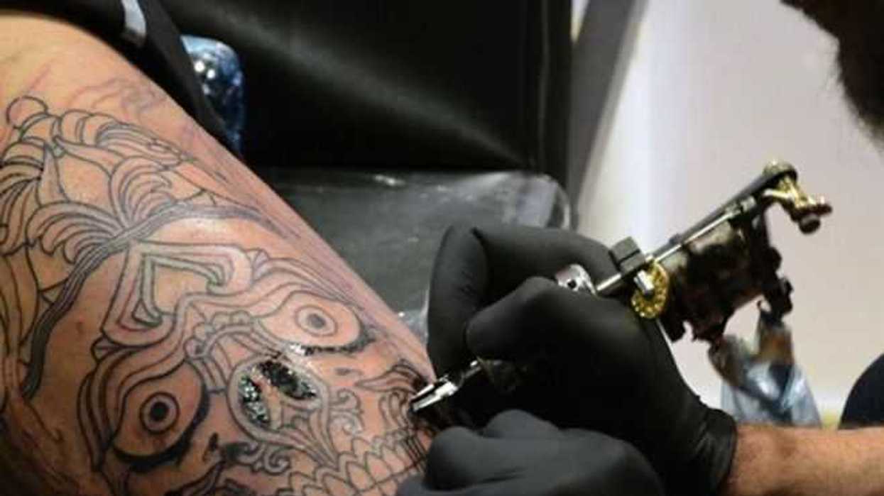 tatuadores-artistas-requieren-licencia-poder-trabajar