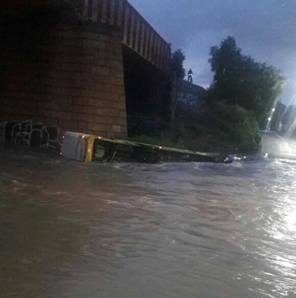 taxivan arrastrado rio san juan