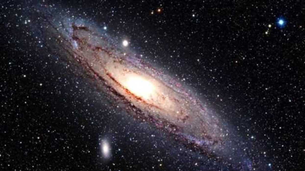 telescopio-hubble-toma-imagenes-de-galaxia-similar-a-via-lactea