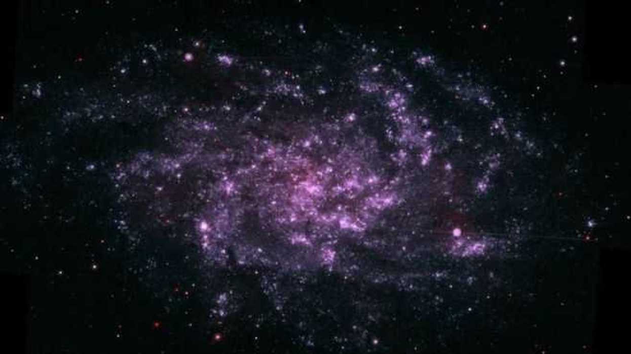 telescopios-hubble-y-spitzer-fotografian-la-galaxia-mas-lejana