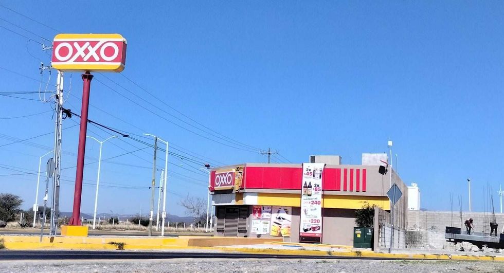 Tiendas de conveniencia cerradas en Quer\u00e9taro como medida preventiva ante la ola de violencia registrada en otros estados del pa\u00eds