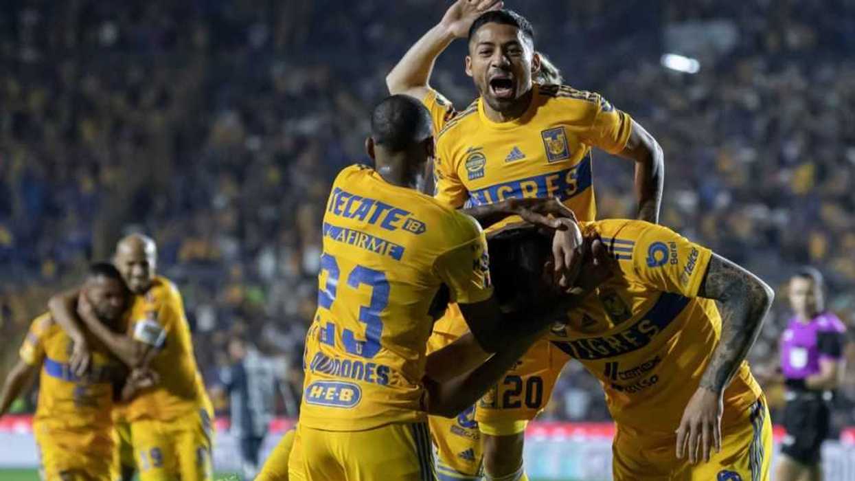 Tigres lideran el torneo de fútbol en México y el colombiano Quiñones a los goleadores. EFE/Miguel Sierra.