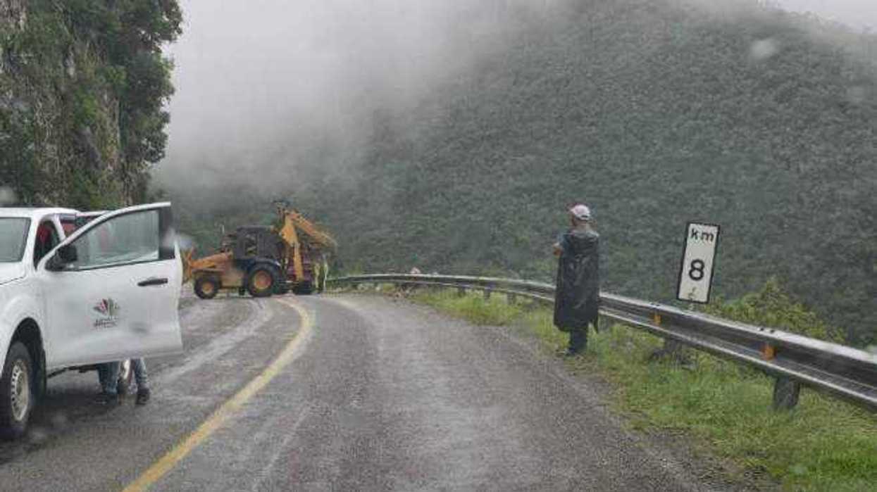 Titular de CEI detalla inversión de $100M para reparación de infraestructura vial en sierra. Nueve licitaciones públicas se encuentran en marcha.