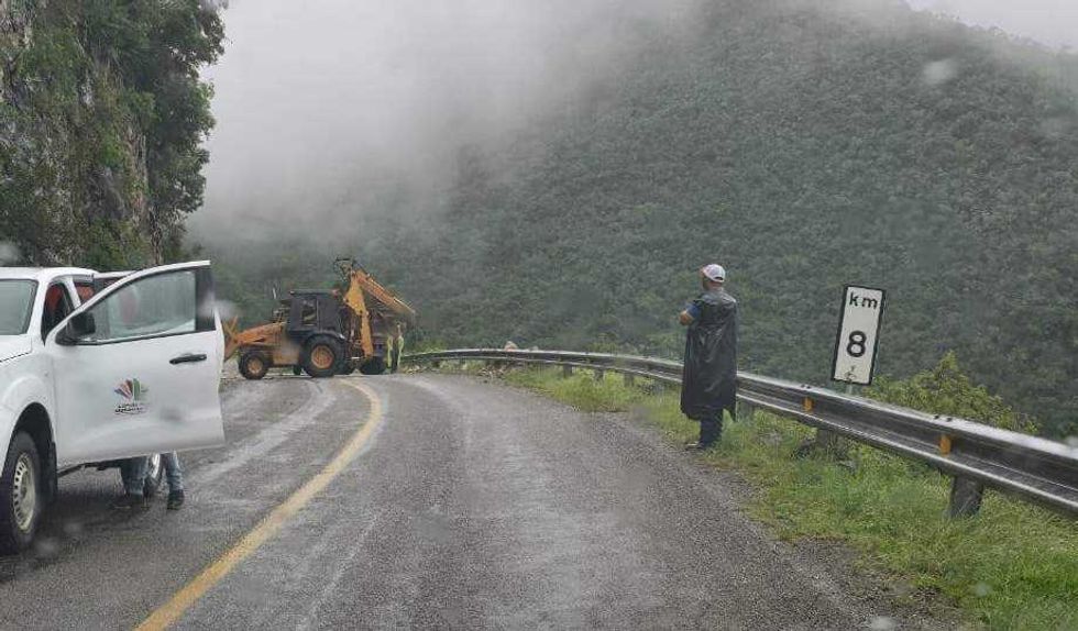 Titular de CEI detalla inversión de $100M para reparación de infraestructura vial en sierra. Nueve licitaciones públicas se encuentran en marcha.