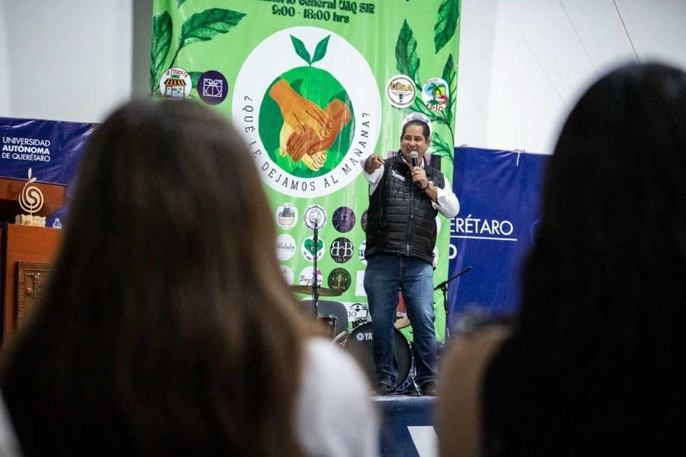 To\u00f1o P\u00e9rez, director de JAPAM, durante ponencia Ra\u00edces del Agua en Cuarto Foro de Sustentabilidad UAQ San Juan del R\u00edo