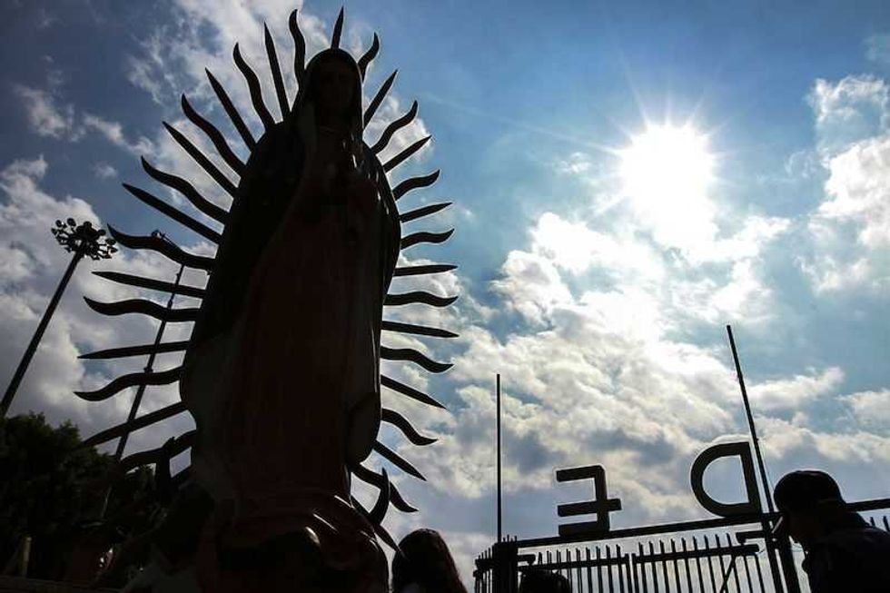 todo listo en la basilica para festejar a la virgen de guadalupe 5