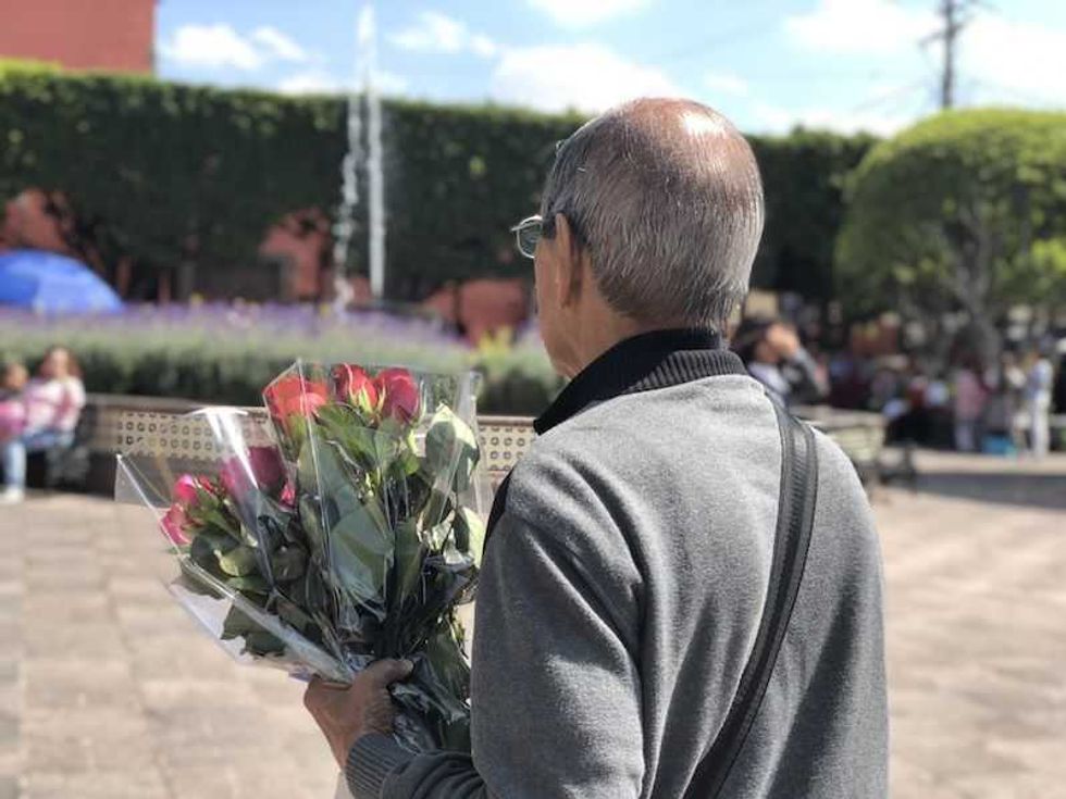 tolerancia vendedores de rosa por dia de san valentin2