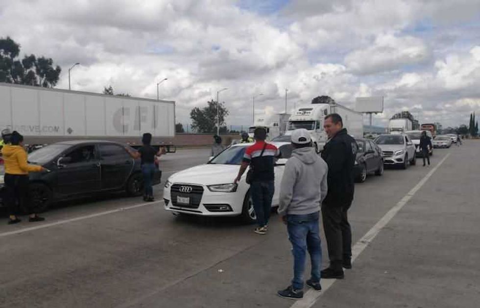 toman caseta peaje palmillas