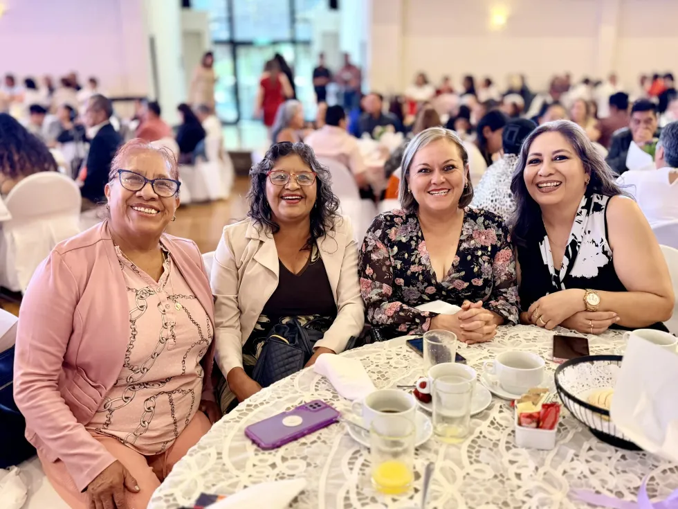 Trabajadoras de apoyo educativo asisten a ceremonia de reconocimiento USEBEQ