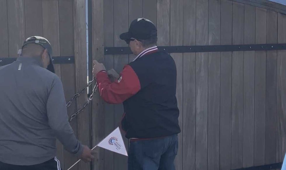 Trabajadores de Vi\u00f1edos La Redonda durante la huelga por adeudo salarial en Ezequiel Montes Quer\u00e9taro exigen pago de salarios