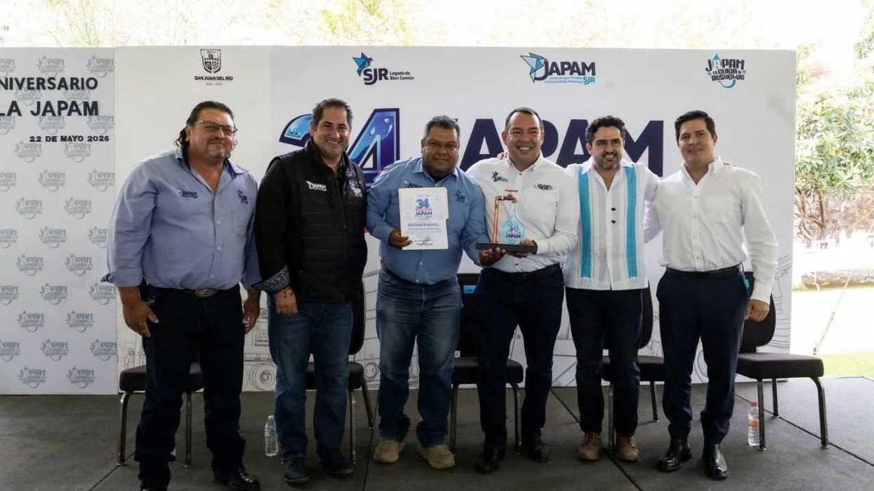 Trabajadores JAPAM reciben reconocimiento por 25 años servicio aniversario 34 San Juan del Río Querétaro