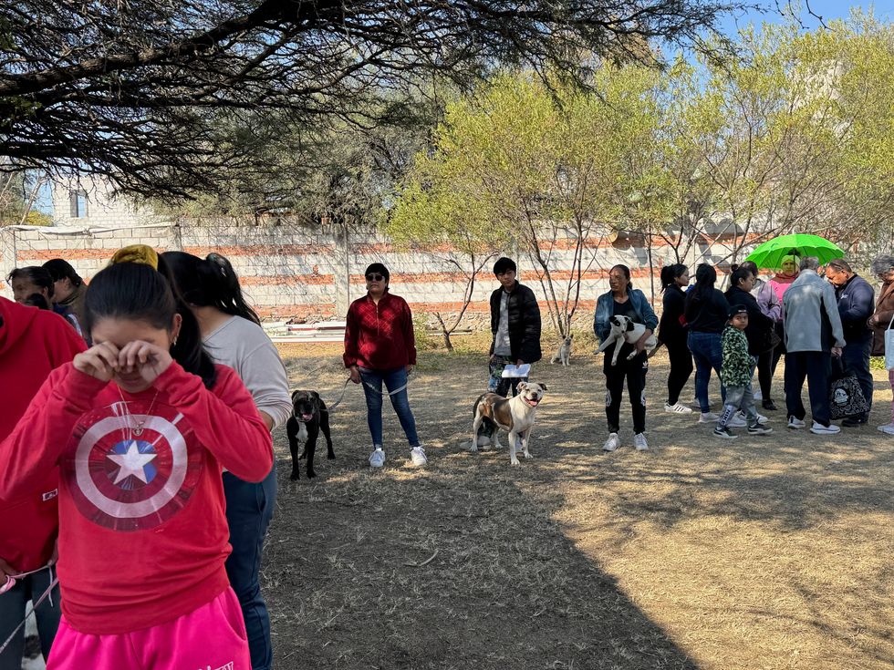 Trabajadores municipales atienden solicitudes de brigada servicios p\u00fablicos Arcila San Juan del R\u00edo