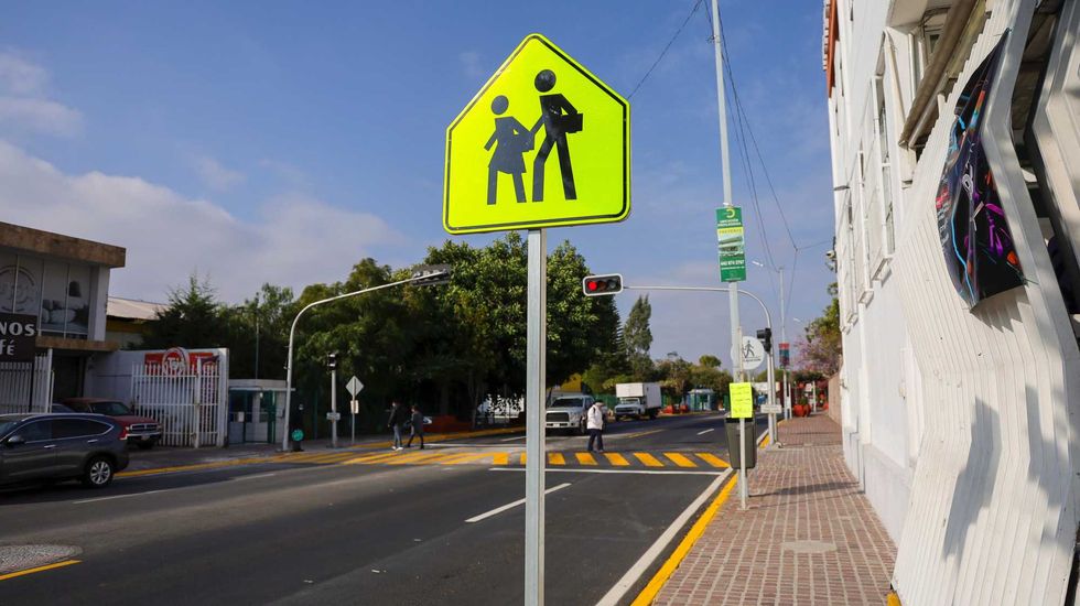 Trabajos de rehabilitaci\u00f3n en Avenida Don Bosco. La obra consisti\u00f3 en 6 mil 393 metros cuadrados de carpeta asf\u00e1ltica en ambos sentidos.