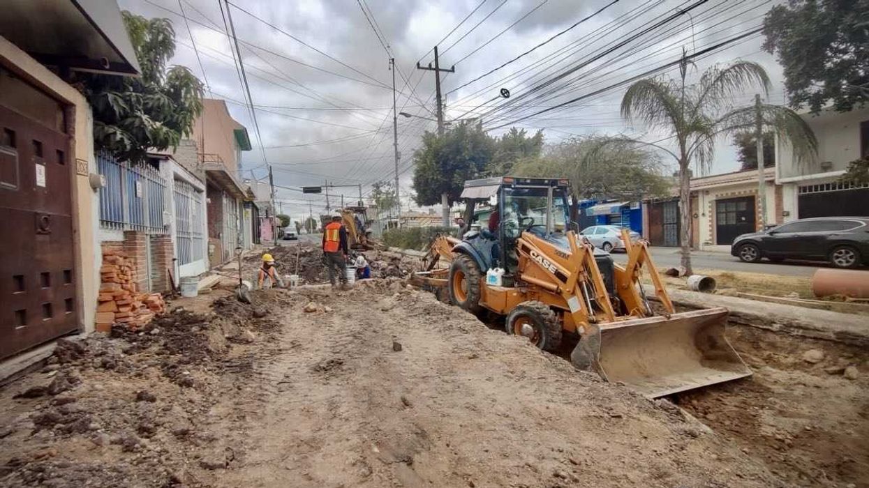 Trabajos de reparación de baches en vialidades del municipio de Querétaro durante 2025.