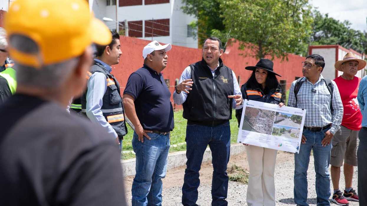 Trabajos de sustitución de redes de agua y drenaje en calle de Santa Cruz Nieto, San Juan del Río