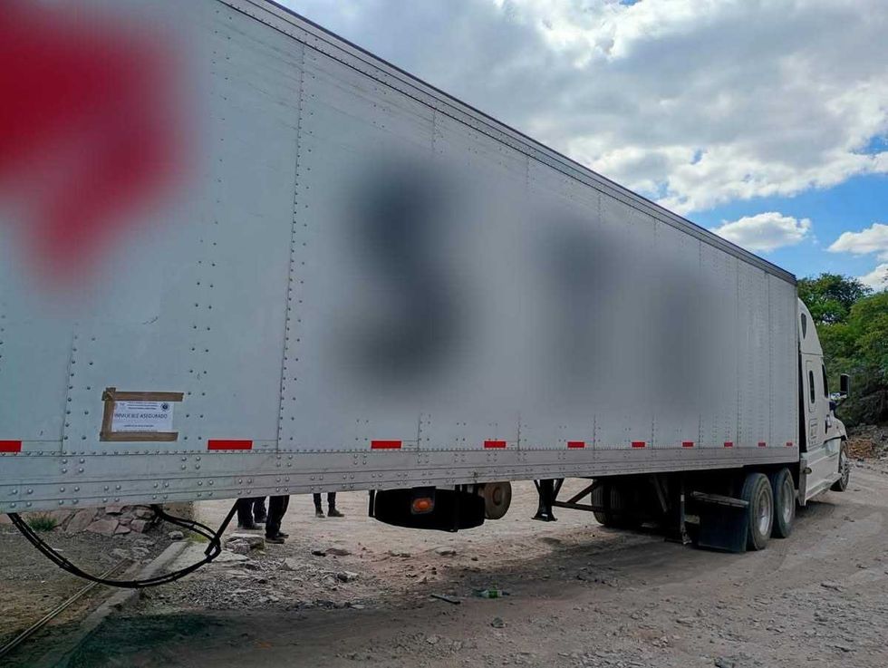 Tractocamiones asegurados en cateo en Montenegro, Santa Rosa J\u00e1uregui, durante operativo de la POES Quer\u00e9taro