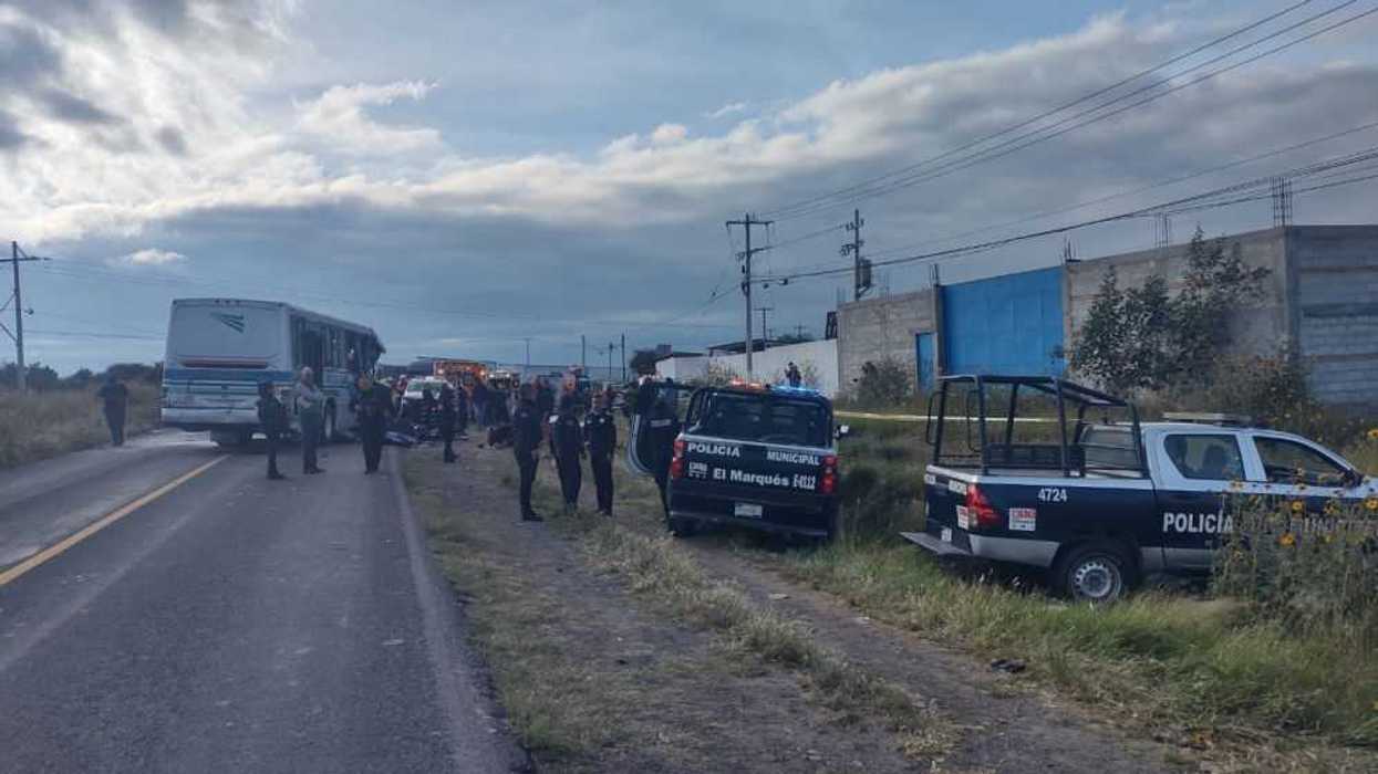 Tragedia en Carretera Estatal 500: Accidente Vial Deja un Fallecido y 35 Heridos. Foto: Ilustrativa/ Facebook/ Secretaría de Seguridad Pública y Tránsito Municipal de El Marqués.