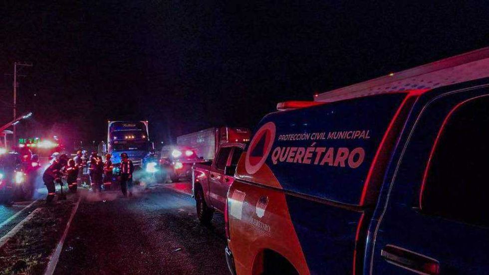 Trágico Accidente en la Carretera 57 Deja un Fallecido y una Persona Herida. Foto: Facebook/Protección Civil del Municipio de Querétaro.
