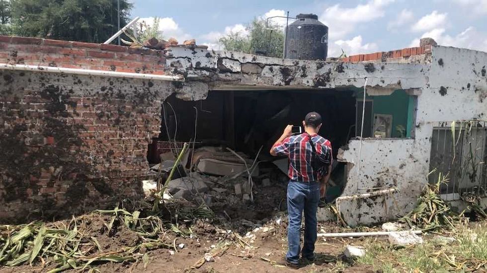 trailer arrasa con vivienda en santa barbara la cueva en san juan del rio 1