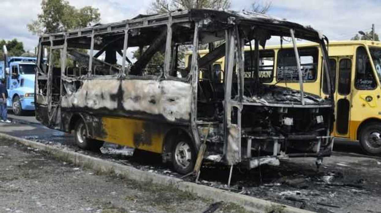 transporte-publico-devorado-por-incendio-en-san-juan-del-rio-4