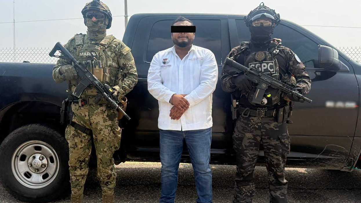 Traslado a la Ciudad de México del alcalde de Juchitán detenido para comparecer ante un juez