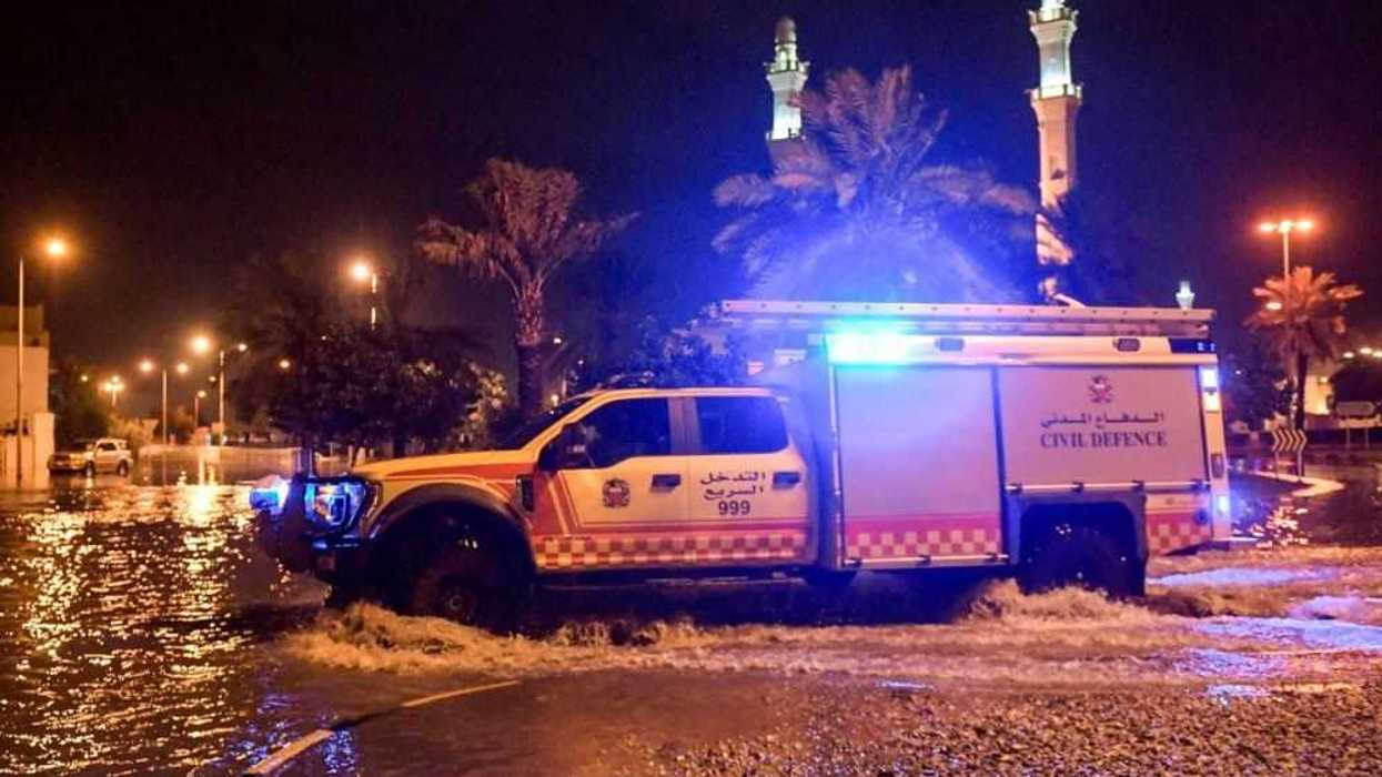 Tres filipinos muertos y tráfico aéreo interrumpido en Dubái por inundaciones en los Emiratos. AFP.