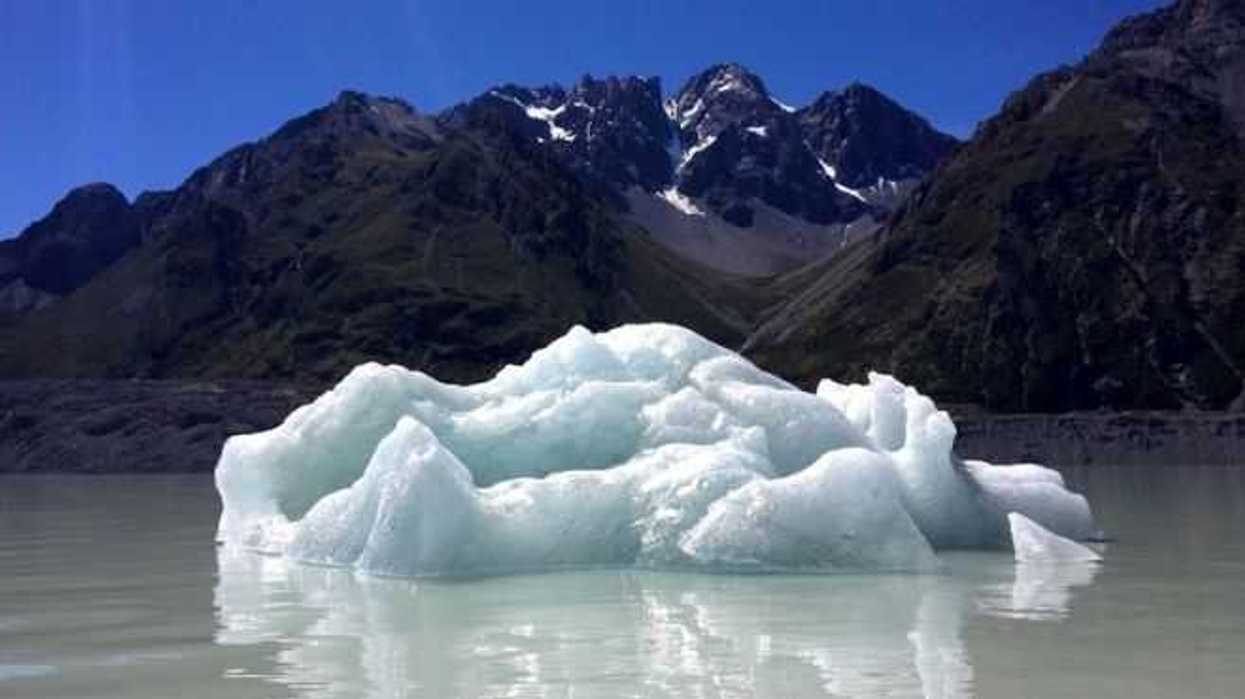 trozos-del-tamano-de-rascacielos-caen-del-glaciar-de-tasmania