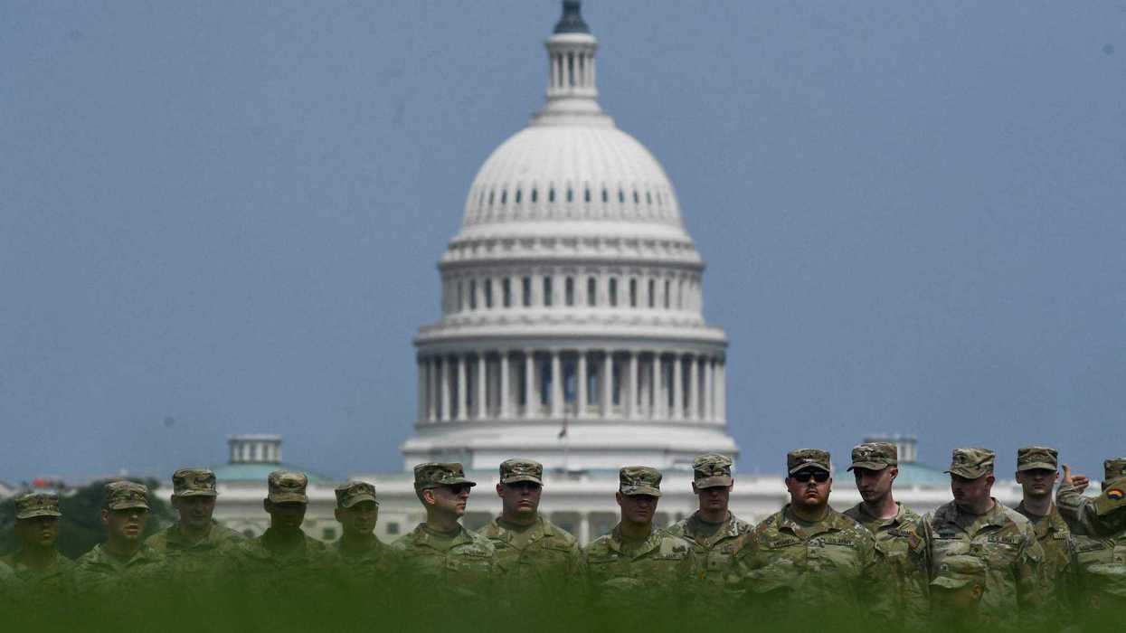 Trump cumple 79 años y preside un desfile militar en medio de una protesta nacional. AFP.