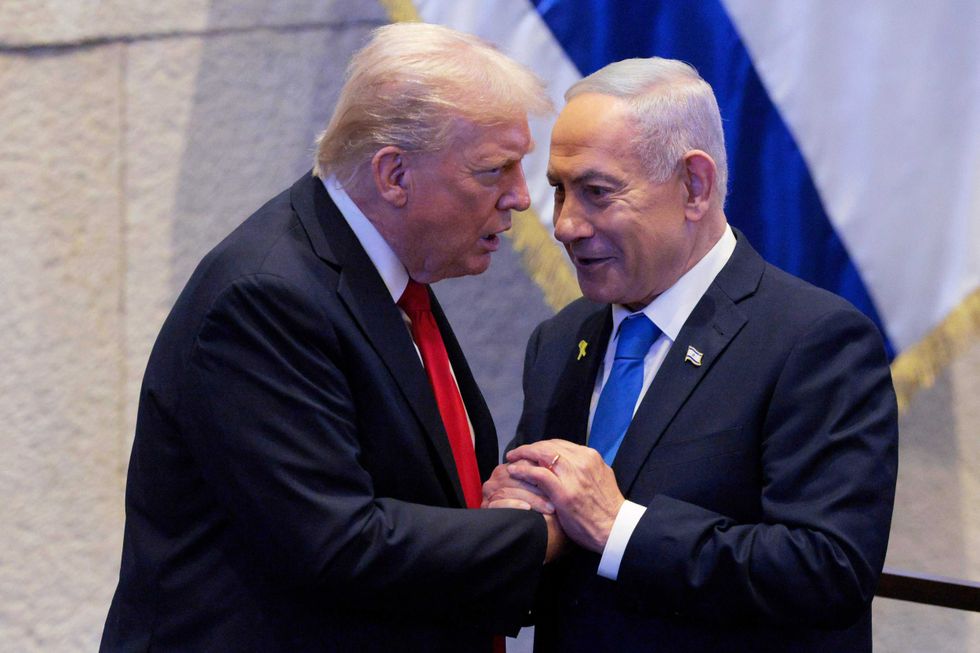 Trump pide al presidente de Israel indultar a Netanyahu, generando controversia internacional. AP.