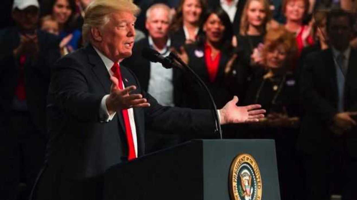 trump-y-obama-se-enfrentan-para-conseguir-apoyo-en-elecciones-3