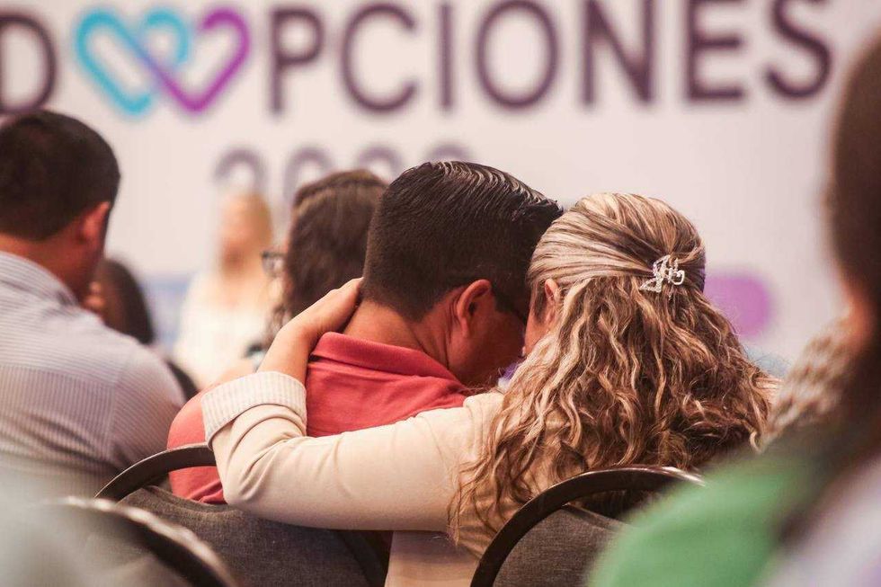 \u00d3scar G\u00f3mez Niembro, director del SEDIF, durante el anuncio de la convocatoria de adopciones 2026 en Quer\u00e9taro.