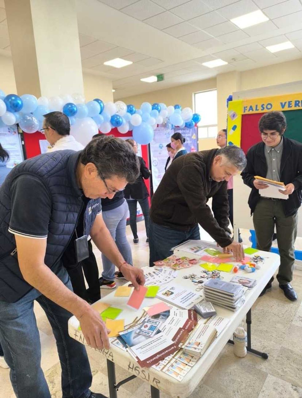 \u200bEvento acad\u00e9mico en Hospital General de San Juan del R\u00edo. SESA capacit\u00f3 en detecci\u00f3n de reacciones adversas a medicamentos. Foto: SESA Quer\u00e9taro.