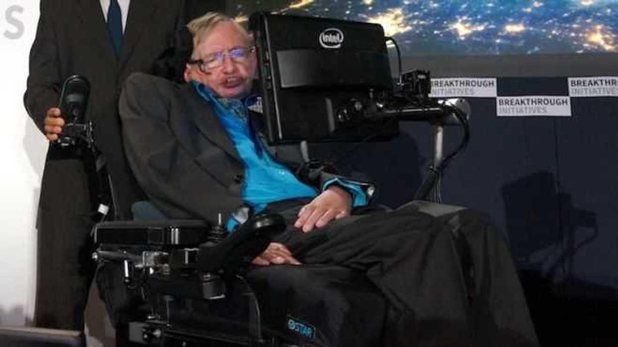 uaq-dedica-altar-a-stephen-hawking.jpg