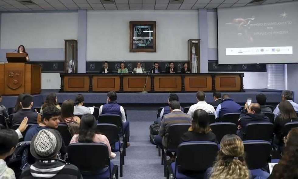 uaq ofrece simposio de envenenamientos por animales de ponzona