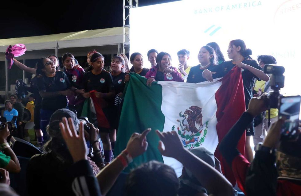 ugadores celebran la final del Street Child World Cup 2026 en el Parque Ecol\u00f3gico Lago de Texcoco con delegaciones de 20 pa\u00edses.