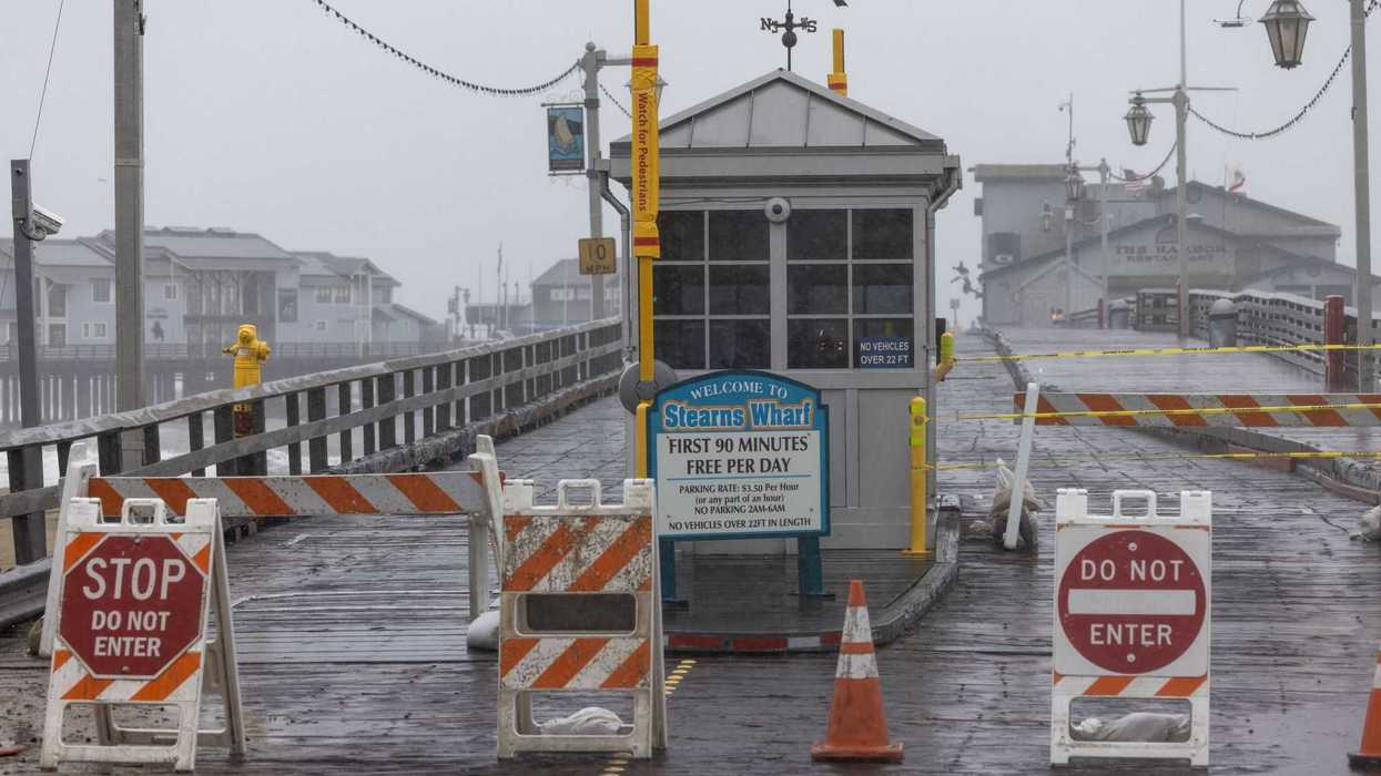 Un muerto y centenares de miles de usuarios sin electricidad por tormentas en California. AFP.