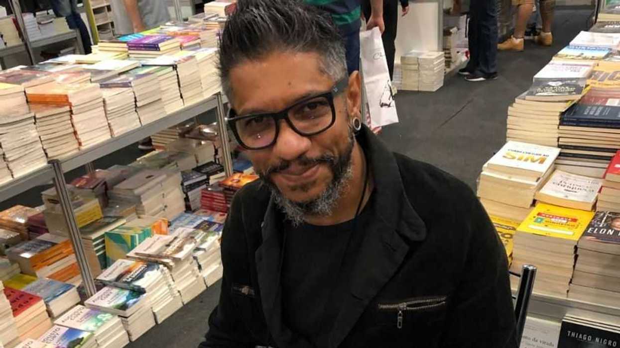 Un "Punk-roquero" gana por segunda vez un premio internacional de literatura infantil / Entrevista.
